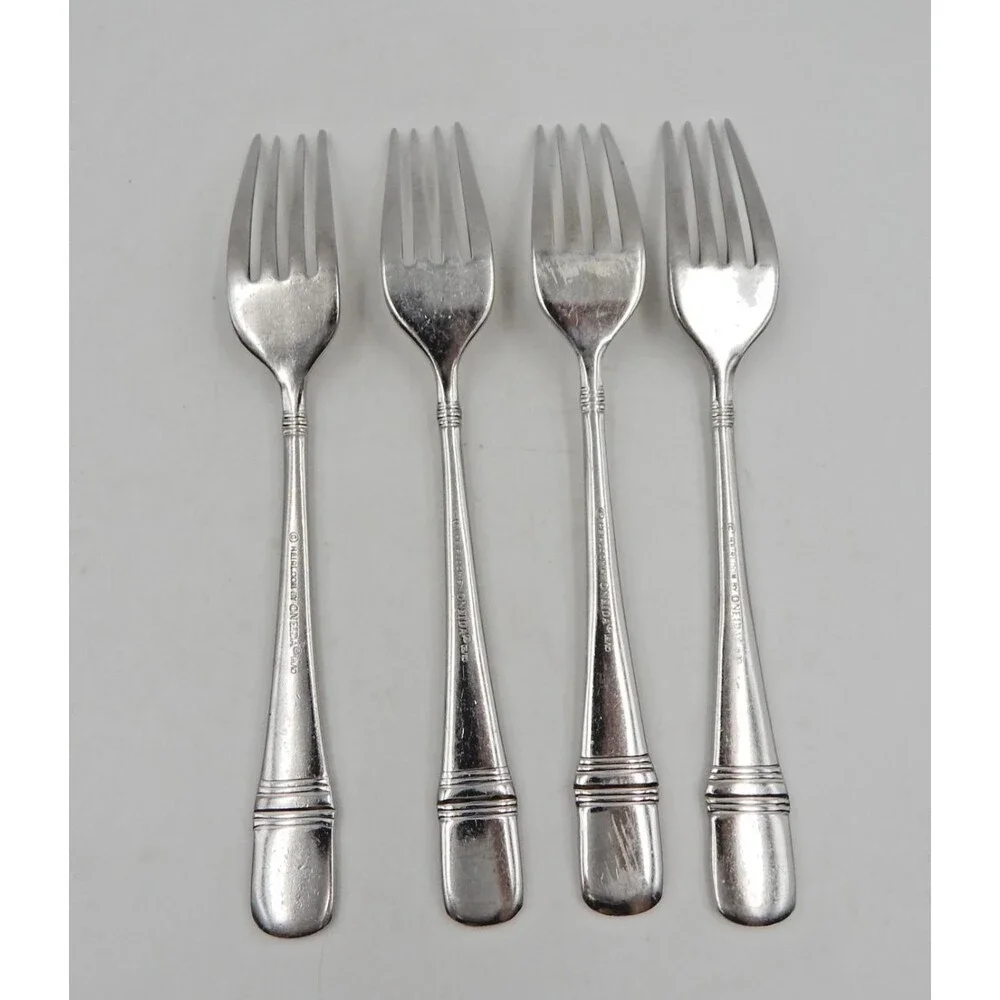 Oneida ASTRAGAL Heirloom 18/10 Stainless Dinner Fork 7 1/2